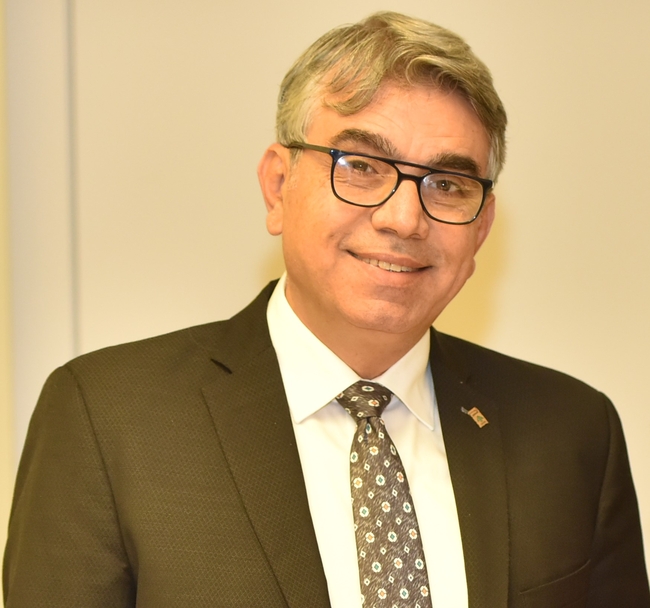 فواز أحمد زكريا  